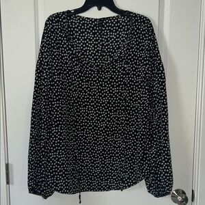 Emery Rose Black and White Flower Women's Top